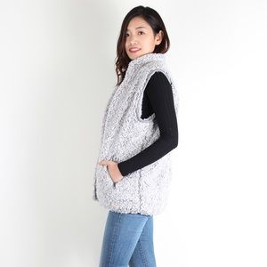 Last piece in size L! Heather Grey Sherpa Vest